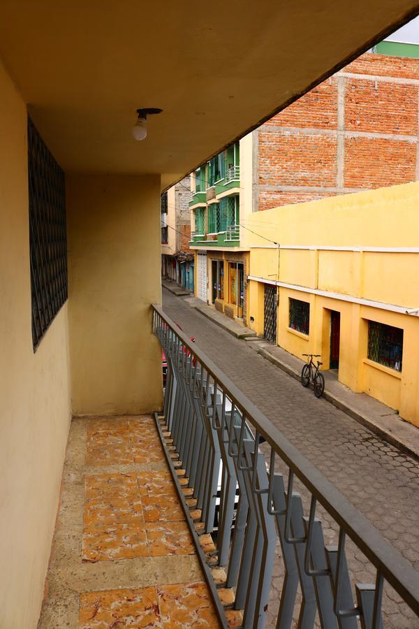 Hospedaje Los Ponchos Otavalo Exterior foto